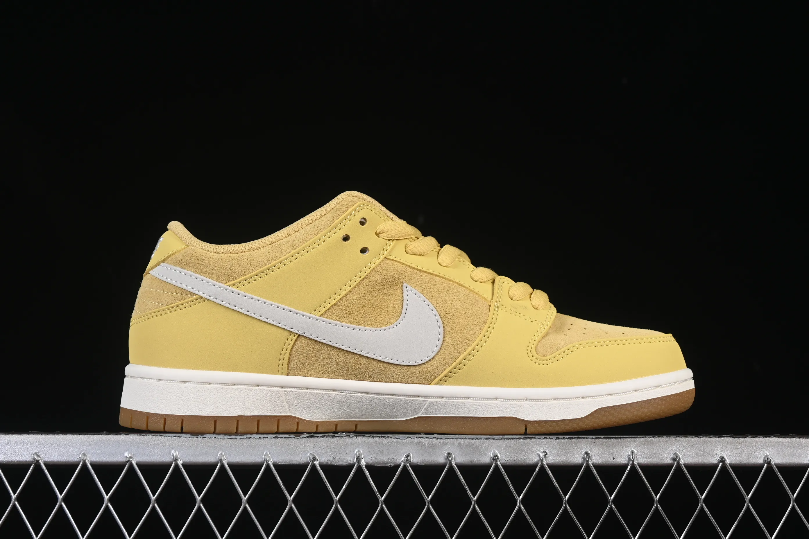 All Categories Nk SB Dunk Series Nk SB Dunk Low Low-top sneakers Nike SB Dunk Low "Saturn Gold" Warm Yang Yellow Low-top casual skateboard shoes FJ1674-700